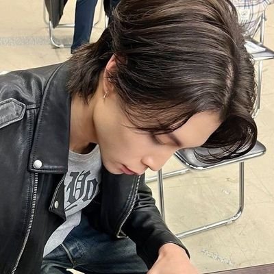 pacingdaydreamr's profile picture. 19 | ilustradora e escritora nas horas vagas | letras grego - uff | nctzen²⁵