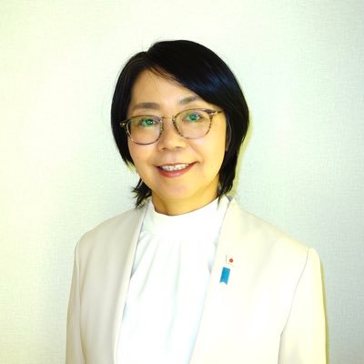 静岡県湖西市新居生まれ新居育ち。歴史も文化もあるこの町が大好きです。『知覧特攻平和会館』を訪れた事が私の人生のターニングポイントとなっています。