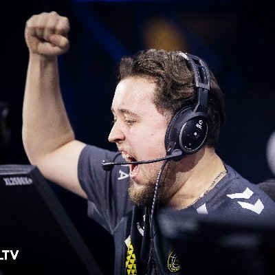 de gauche , anticapitaliste , supporter de la très grande @TeamVitality et du @MontpellierHSC