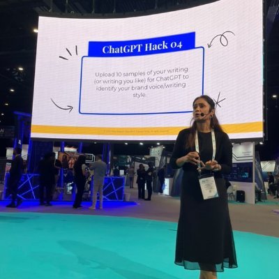 Helping female solopreneurs use AI to craft clear messaging, build a strong audience, and grow their business effortlessly,
Free AI masterclass linked below!