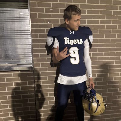 5”11 170 2028 RB/LB cohoes high school gpa3.0 football,baseball track bench press 180,40 dass 4.7 squats 200 5182034548 Dustin.hanna2@icloud.com
