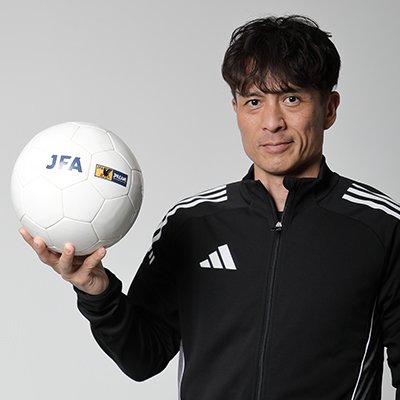 第15代JFA会長のツネさん発信の媒体“ツネログ”から派生したXアカウント、その名もTSUNELOG_X! JFAのスタッフの有志数名がゆるゆる更新 ツネさんのJFAでの日常をこっそり撮影して本人確認せずに投稿 ツネさん本人には「いつも誰かがシャッターチャンスを狙っているので油断大敵です」とだけ伝えています