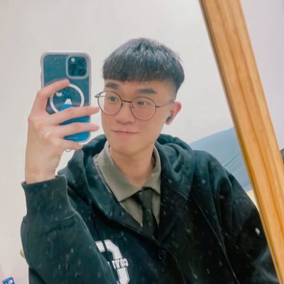 我是小冰,不是逼逼 / 喜歡 KPOP 偶爾跳 /酒精代謝不良 / 老阿姨互助會是我的 Podcast / 善良是一件重要的事 / 非單寶貝 / 我是控肉