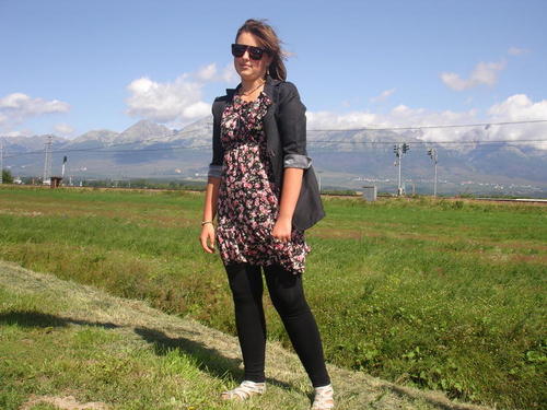 RoksanaPaweek's profile picture. ...