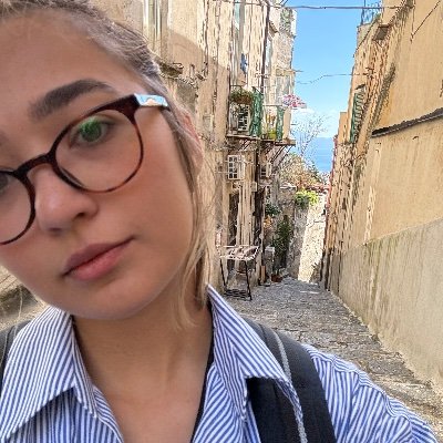É @deus no céu, nóis 1000° e πmenta nos olhos dos outros porque eu sou refresco (ela/dela)
