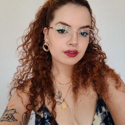 Campo Grande - MS 💖🇧🇷
Diretora de arte e fotógrafa. multifandom life.
Aqui eu falo mal da vida, mas crio uns conteúdos de livro na rede social ao lado ✨