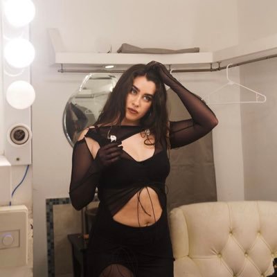 sadgirlnever's profile picture. ( » L « People are insane man ) ☻