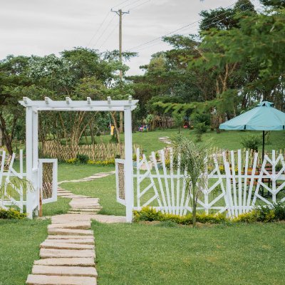 A chill outdoor experience right on the outskirts of Kericho. Come for the great food and the awesome views.