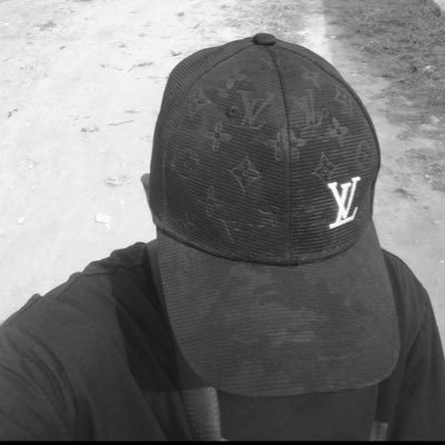 oluwaaniifeemi's profile picture. KEEP PUSHING, KEEP GROWING 📍📈💛