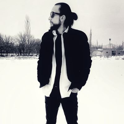 iinciindiik's profile picture. Çizgilere basmadan yürümeye çalışan insanlardan.