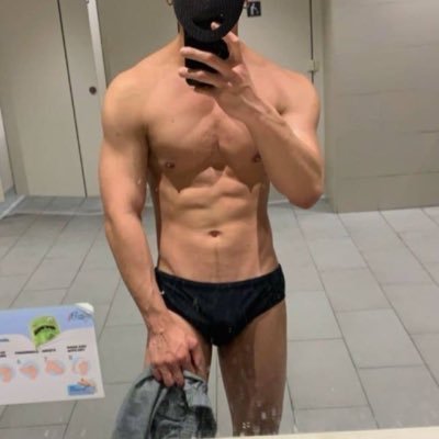 Gundamboy1709's profile picture. 19/183/64, Submissive top. Into school uniforms and pe shirts because I look good in it. 👀