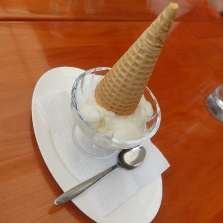 Emamirz's profile picture. 