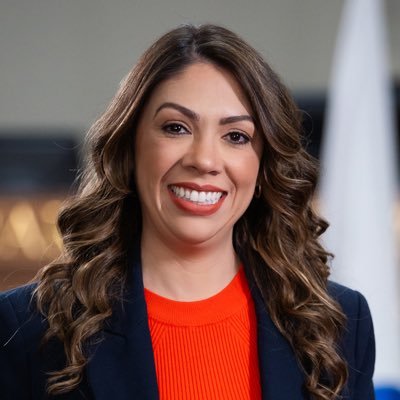 Política para melhorar a vida das pessoas. Vereadora reeleita por Curitiba.