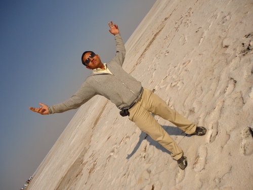 I likes to make friends & travelling,