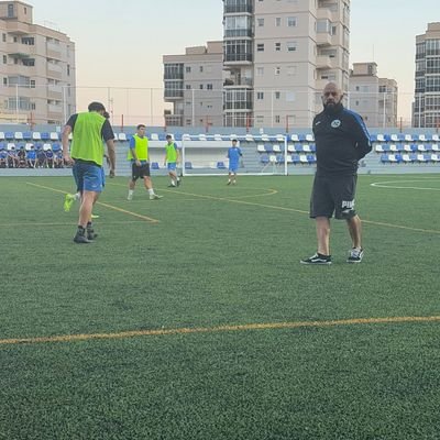 Entrenador del juvenil preferente fútbol club esférico temporada 24/25
Entrenador UEFA pro y tertuliano de canal4tenerife en https://t.co/Tkfjd1DVSW