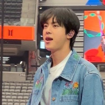 yo veo tu nombre y me salen suspiros (Jin) @BTS_twt