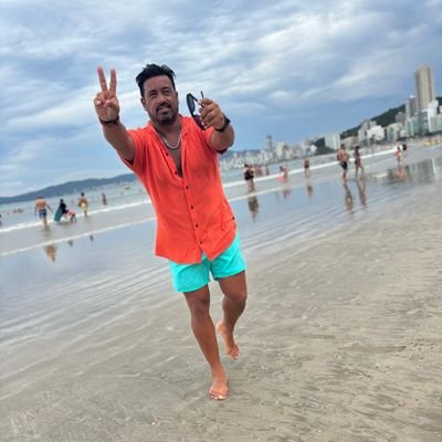 Un buen tipo, ✌🏾Padre, de tres, Lic. Prof. Historia, Medioambiente. 🌿
EEC 🌳
#EconomiaCircular
Instagram; @josemariaaguilar75