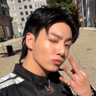 SHE/HER• 21y •fandom: Army,Stay,Exol,Moa,Anty,Ahgase,Engene, Nctzen,carat
(gosto de bl,doramas,livros,animes e pets )