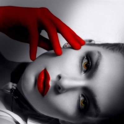 Amo el desastre que soy cuando existo... Soy #EsenciaDeMujer, #DulceDeseo, #AveNocturna ¡Locura Divina!
Simplemente #Poerotic (+21)