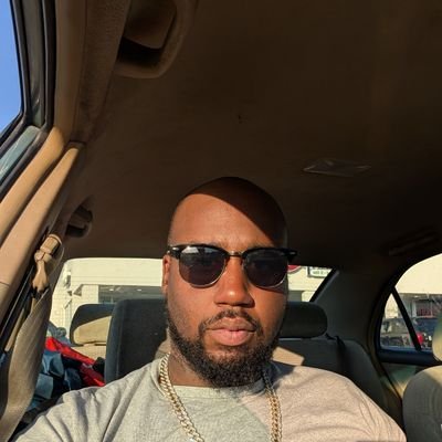 DeanStocks90629's profile picture. 