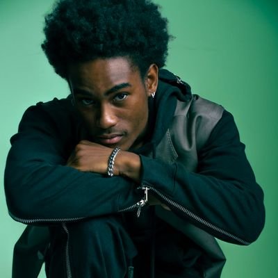 Sua principal fonte de atualizações sobre o cantor, compositor e musicista britânico, Lamar Morris.