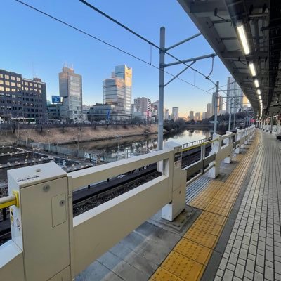 3QVDynScNBfKzE5's profile picture. 06