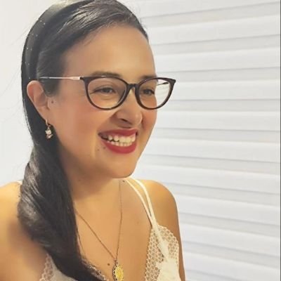 teenussas's profile picture. No salvamos empresas. Salvamos a quienes se están rompiendo al sostenerlas. 😊👋