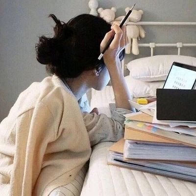 - virtual diary🧋 | aesthetic 🧷🍍
-books | journal | writing
-political science 👩🎓 📚
-aspirant✨