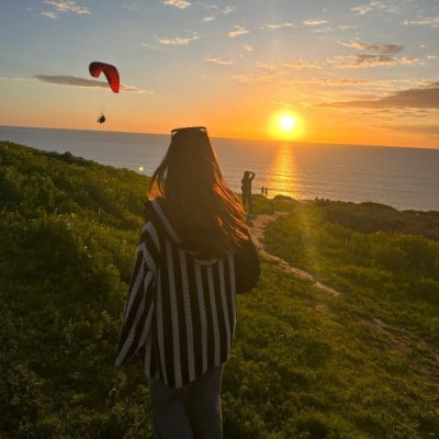 Watch the sunset and explore the world | Proud entrepreneur | Cherish the time with family ❤️