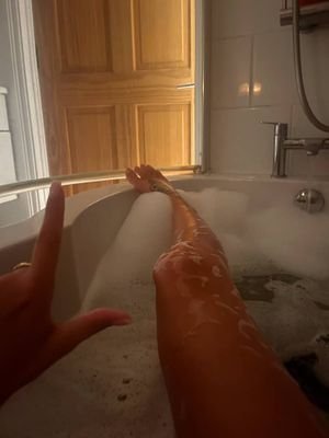 Open minded and discreet, looking forward in exploring desires together😍😘❤️
🔞🔞
