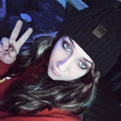 loonyfeex's profile picture. 22 🫶 🚑 🏳️‍⚧️