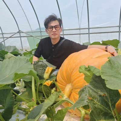 SylvanLad's profile picture. A new generation of farmers born in the 2000s, farming, raising chickens and cooking.（黄赌毒勿扰  互fo）