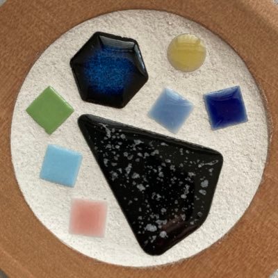 ふるはしつちこ。短歌と、日常のつぶやきです。|性格:のんびりうっかり|特技:うたた寝|年齢:30代終盤|NHK短歌入選4回、令和7年宮中歌会始佳作|筆名は、下の名前は別名です。
