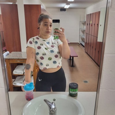 LoomaJoyce's profile picture. 