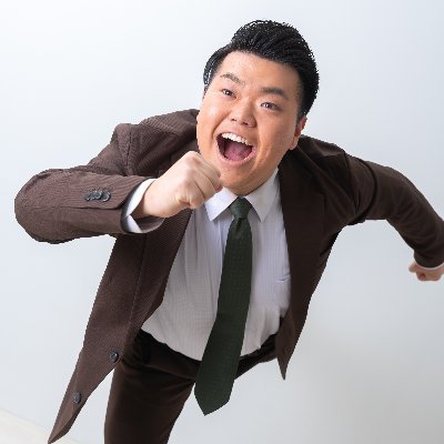 FM TANABE 「オオツカの千里の道もラジオから」
お笑い、司会業、陸上短距離など!
お仕事、ライブ出演などのご依頼はお気軽にDMにてお願いします!