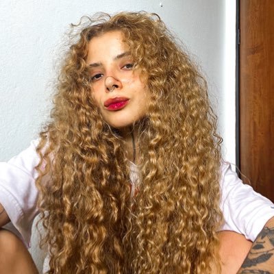 Sabrichinski's profile picture. Faço mídia chorando com Indie BR, casada com o digníssimo @jgolchinski e mãe da Luna.