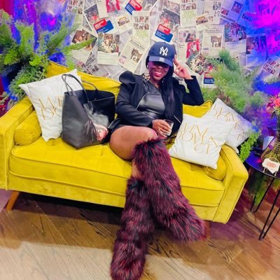 Moon lover 🌙 HERB DEALER . 🌿 ✊🏿 I ❤️deep convos w/ a cup of tea. #HERBALBAE 🌱#Vinyls #GoldeneraHipHop❤️ #Plantlover #Poodlemom #30+twitter