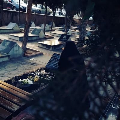 میگفت: گاهی خدا پنجره ها رو میبنده و درارو قفل میکنه؛ اما مطمئن باش اون بیرون هوا طوفانیه و خدا داره ازت مراقبت میکنه🤍
توییتامــو از دس نده😉✌#حمایت
