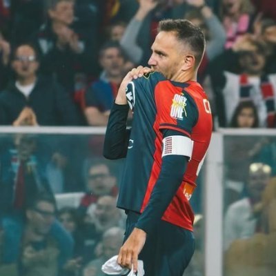 髭とキャプテンマークの似合うイケオジが好きです。
@GenoaCFC,@DavideBiraschi,@mimmo_criscito4,@chiellini