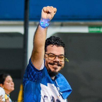 Falo sério, mas não sempre. É tweet sério e talvez não. As vezes é sobre TV, política, carnaval ou sobre mim na sequência 🏻💻 | 🔺 | 🏳🌈 | 🏆🏆 | ♒|☭