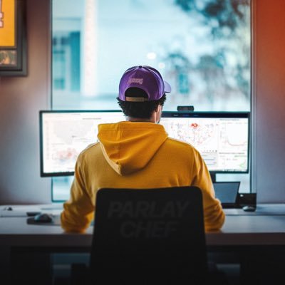 Ex NBA + NCAAB analyst for a betting syndicate, now full-time sports capper on @GameScriptAI. It’s time to cook some parlays… 🏀📈