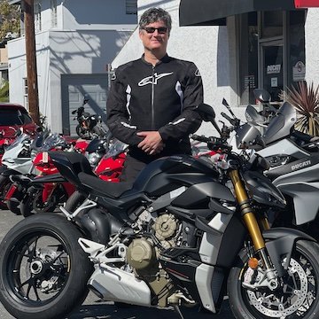 davidlapsleyio's profile picture. Tech exec & startup founder empowering software teams. AI/Networking/Cyber. Husband, father, adventurer. Passionate about BJJ, Ducatis, and powerlifting.
