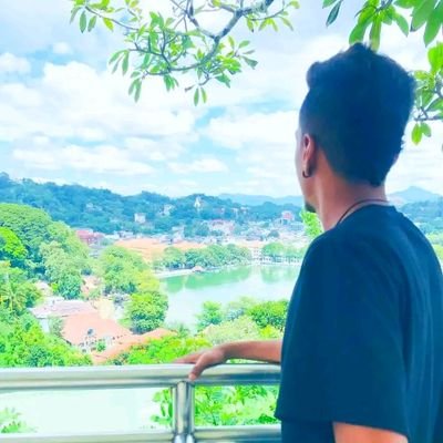 BoyAvi49916's profile picture. 
