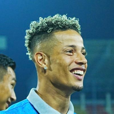 🇺🇸🇲🇦 All glory to God ✞ Professional Footballer @keralablasters 🟡