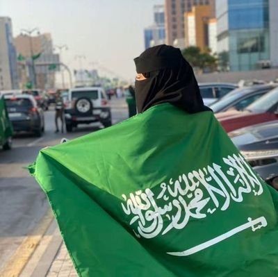 الجمال يأتي من الثقة، وليس من مظهر أو رأي الآخرين.