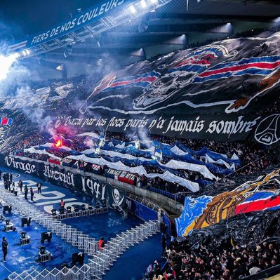 Un jour un grand homme a dit: « Une fille pour la nuit, Paris-SG pour la vie ❤️💙 » #TeamPSG