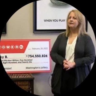 Thrilled to announce my $754.6 million mega millions jackpot winner and am giving out $10k to my first 250 followers that DM with “BECKY I FOLLOWED “