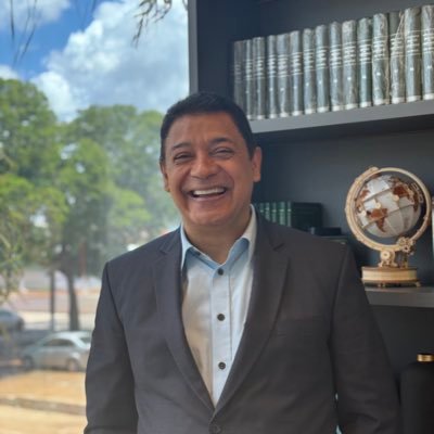 advogado, escritor e empresário.