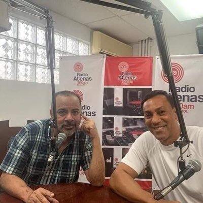 Periodista y moderador en Kafe libre, tertulia de reconciliación nacional.