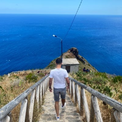 flo_robin's profile picture. 